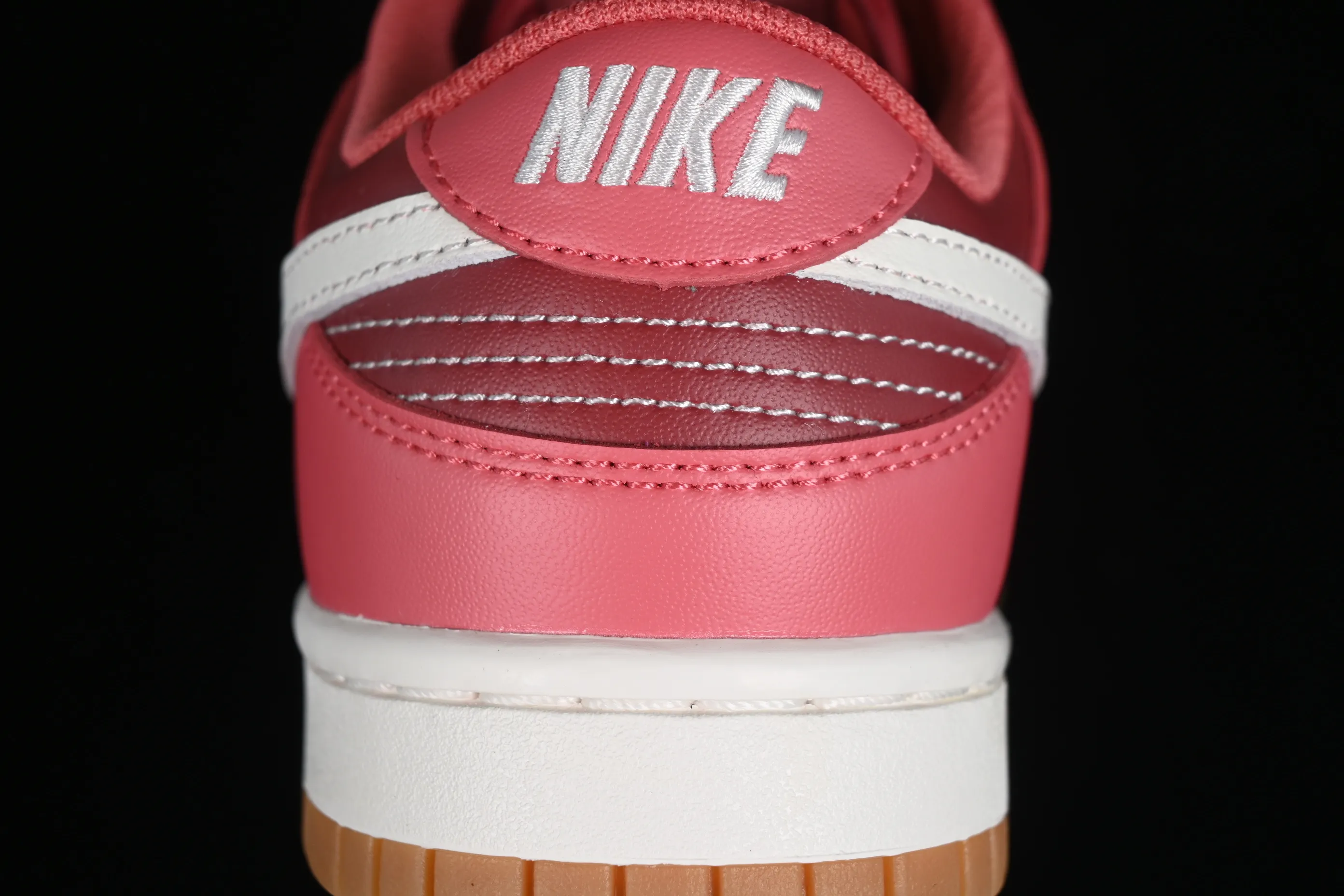 All Categories Nk SB Dunk Series Nk SB Dunk Low Low-top sneakers Nk Dunk Low Strawberry Bear color SB low-top casual sneakers DD1503-603